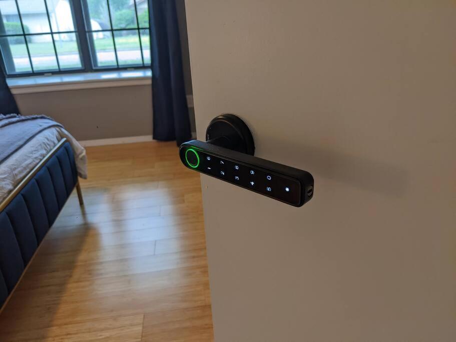 Centrally Located In Rogers And Bentonville! -Private Rooms ห้อง รูปภาพ