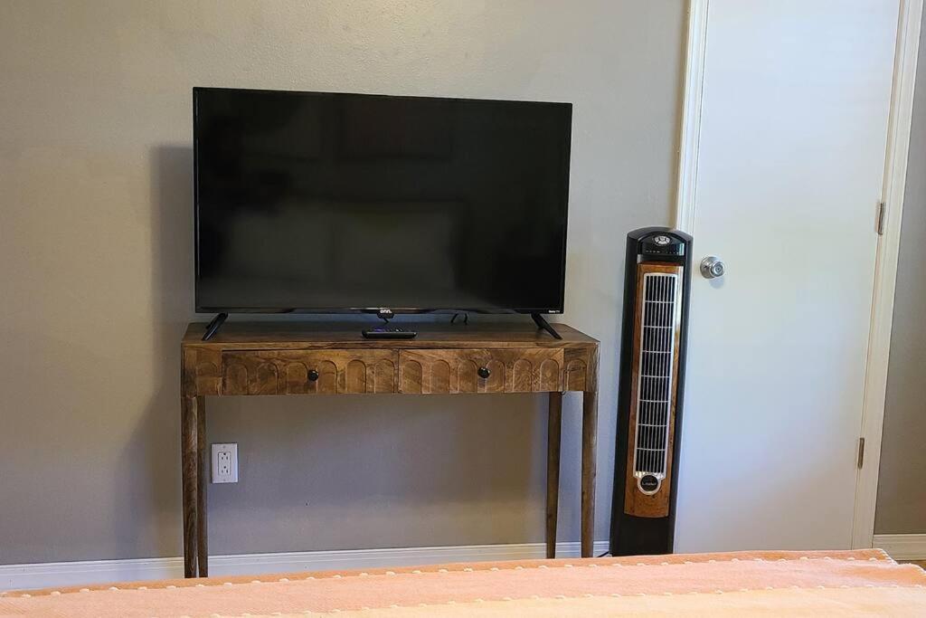 Centrally Located In Rogers And Bentonville! -Private Rooms ภายนอก รูปภาพ