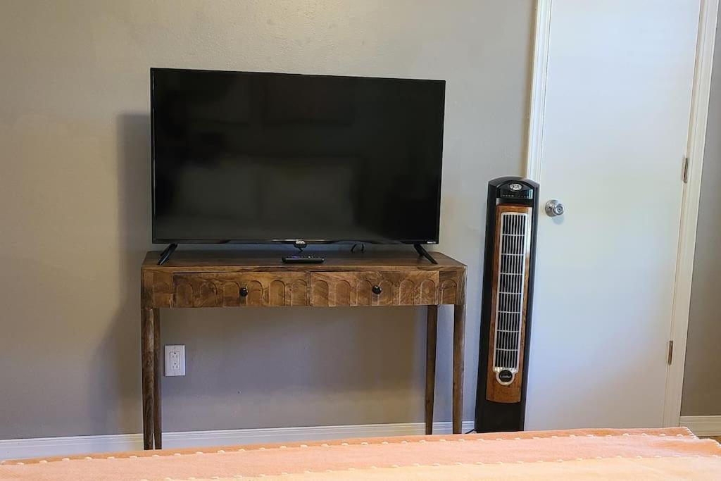 Centrally Located In Rogers And Bentonville! -Private Rooms ภายนอก รูปภาพ