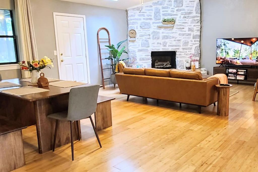 Centrally Located In Rogers And Bentonville! -Private Rooms ภายนอก รูปภาพ