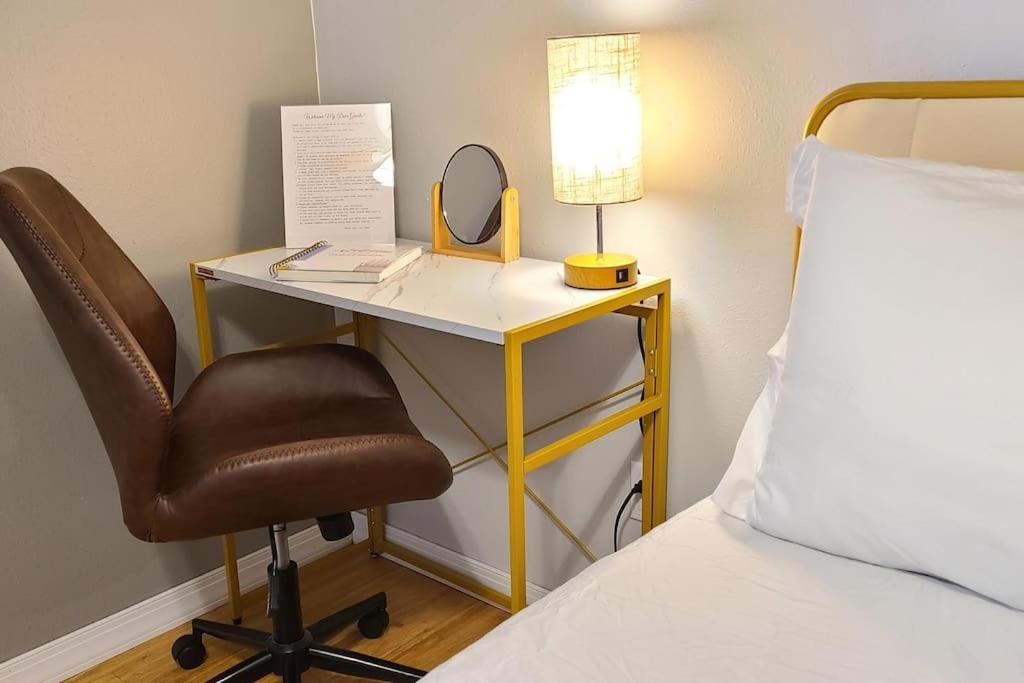 Centrally Located In Rogers And Bentonville! -Private Rooms ภายนอก รูปภาพ
